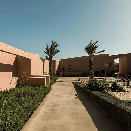 Domes Novos Santorini, Autograph Collection 5* Οία
