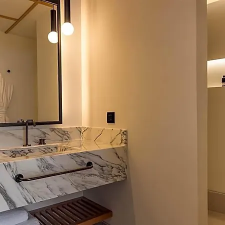 Domes Novos Santorini, Autograph Collection 5* أويا
