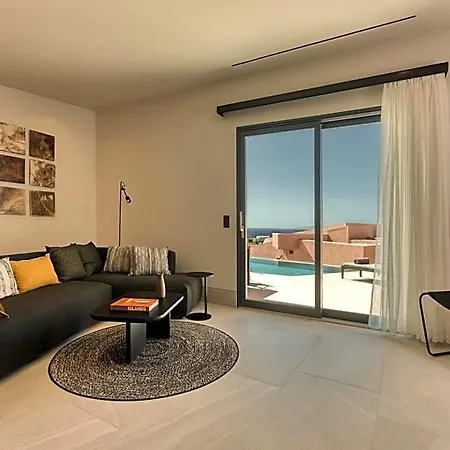 Domes Novos Santorini, Autograph Collection فندق أويا