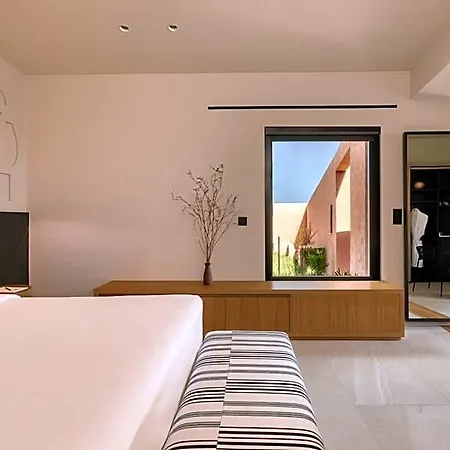 Domes Novos Santorini, Autograph Collection فندق أويا
