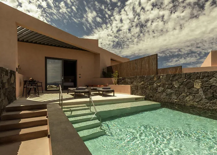 Domes Novos Santorini, Autograph Collection Hotel 5*