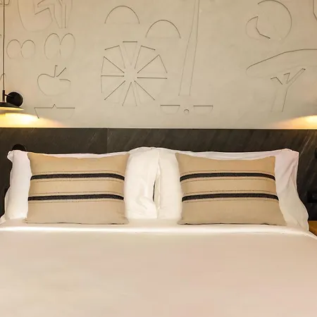 Domes Novos Santorini, Autograph Collection