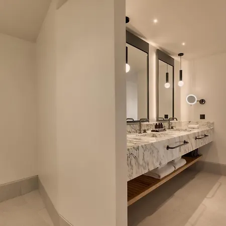 Domes Novos Santorini, Autograph Collection Hotel 5*