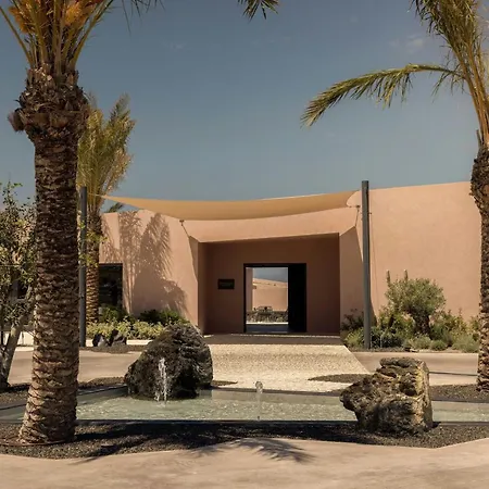 Domes Novos Santorini, Autograph Collection Hotel Oia (Santorini)