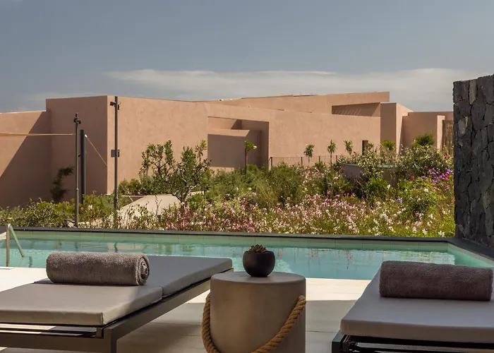 Domes Novos Santorini, Autograph Collection 5* Oia