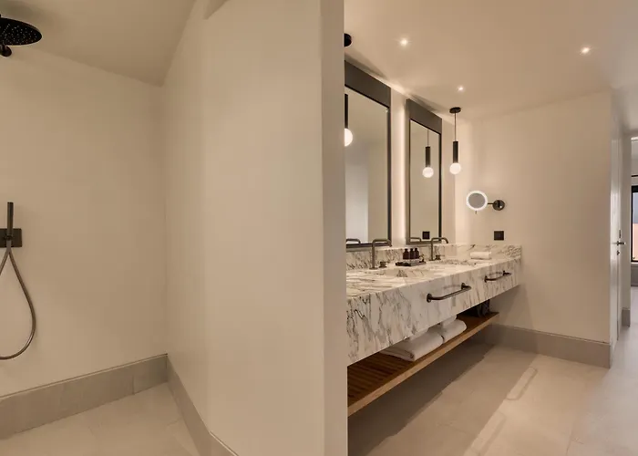 Domes Novos Santorini, Autograph Collection Hotel 5*