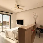 Domes Novos Santorini, Autograph Collection ホテル 5*