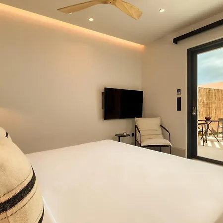 מלון Domes Novos Santorini, Autograph Collection 5*